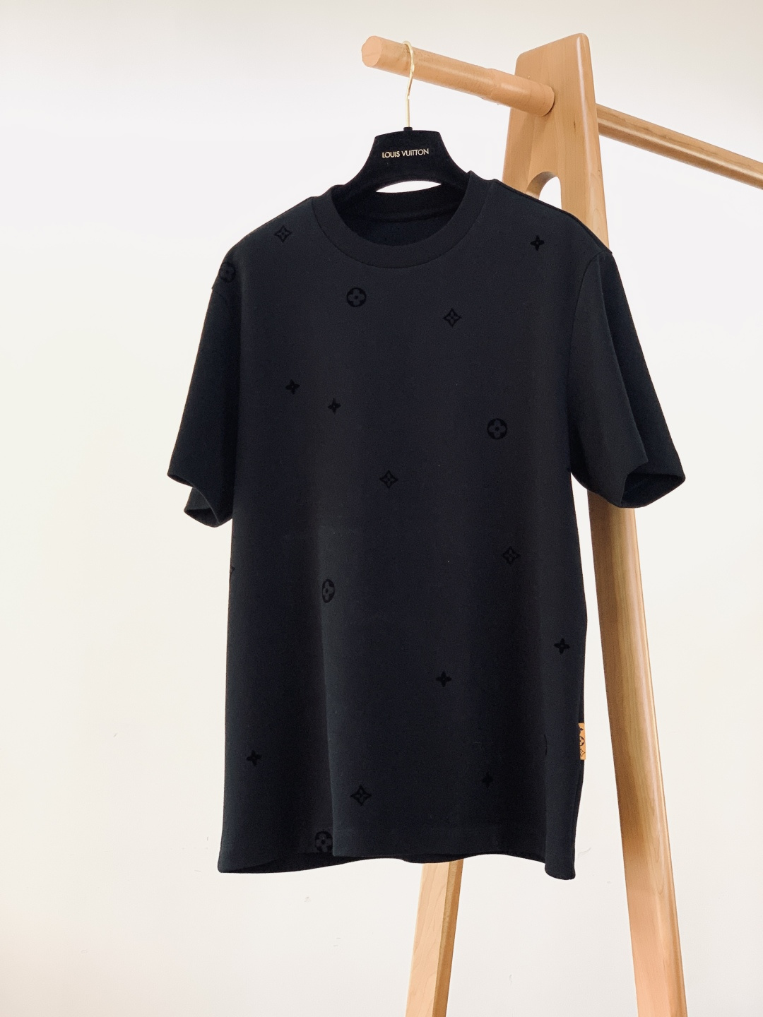 LouisVuitton 路易威登 2025FW秋冬新品 加厚打底T恤。加厚软棉面料，贴肤像裹了层暖云，