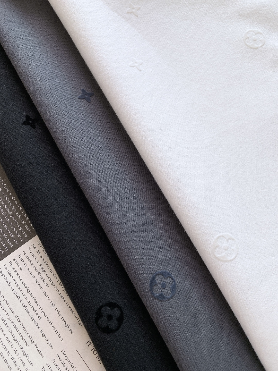 LouisVuitton 路易威登 2025FW秋冬新品 加厚打底T恤。加厚软棉面料，贴肤像裹了层暖云，