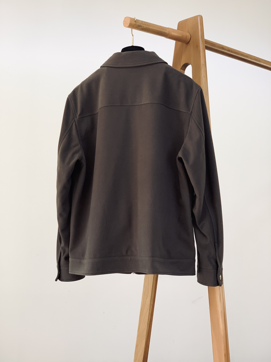 LoroPiana L.P FW秋冬新品lP🆕质感夹克，把“低调奢华”穿在身上。• 面料触感：82%棉+