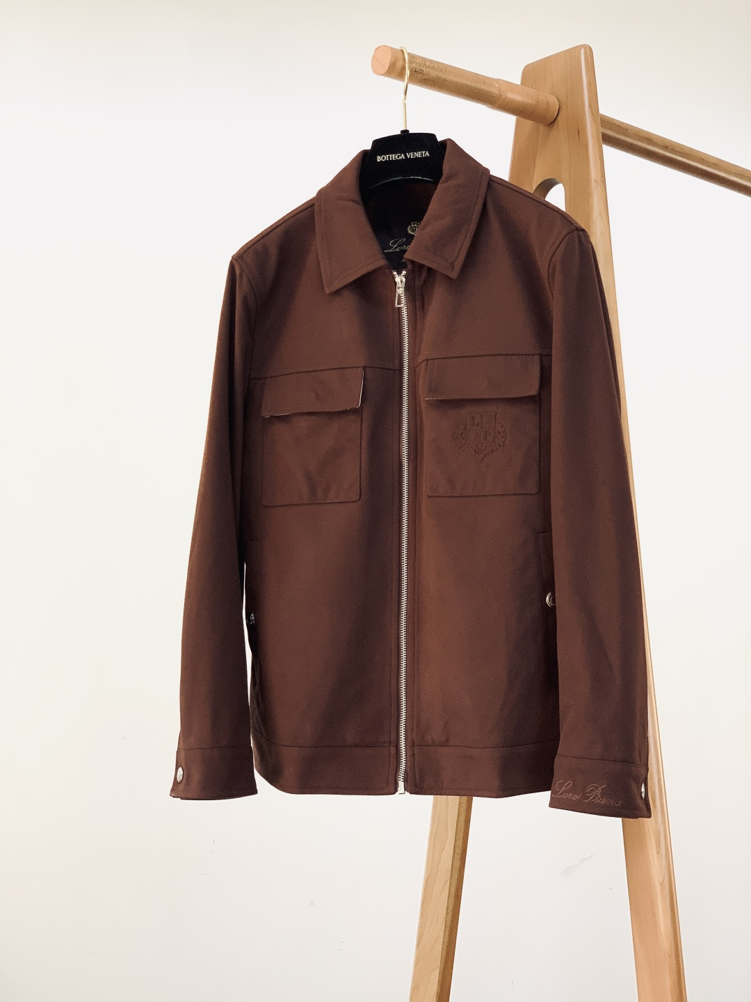 LoroPiana L.P FW秋冬新品lP🆕质感夹克，把“低调奢华”穿在身上。• 面料触感：82%棉+