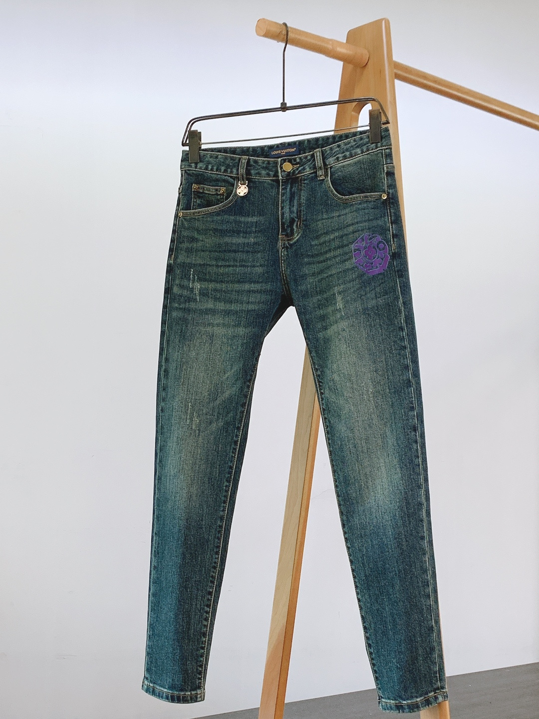 LouisVuitton 路易威登 2025FW秋冬新品 高级时装感 进口牛仔面料 , 洗水牛仔裤。面料