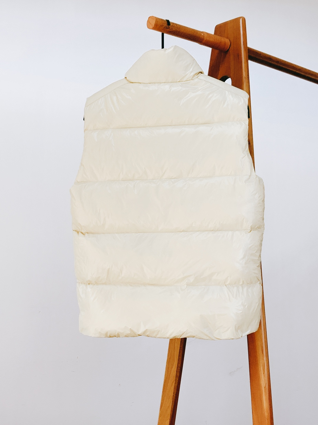 Moncler 蒙口 2025FW秋冬新品LiPsi羽绒马甲。采用轻盈防风尼龙面料，质感顺滑且抗皱易打理