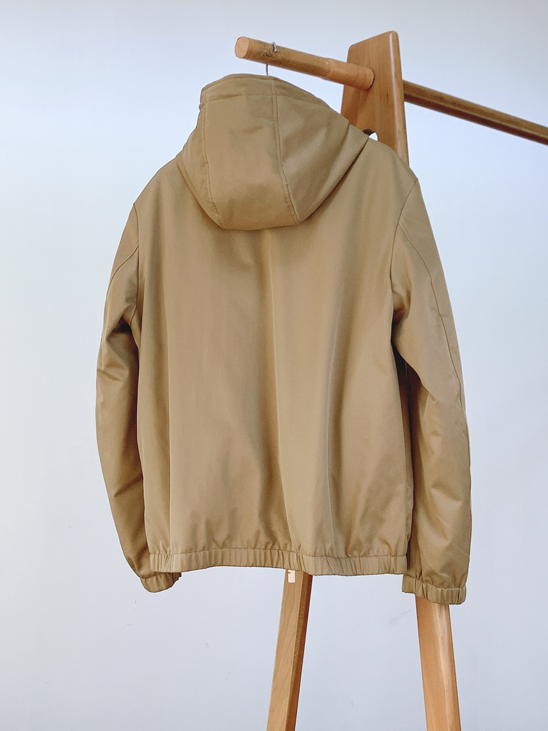 Burberry 巴宝莉 2025FW秋冬新品 连帽夹克羽绒服一、核心设计：经典与实用的平衡• 双色调选