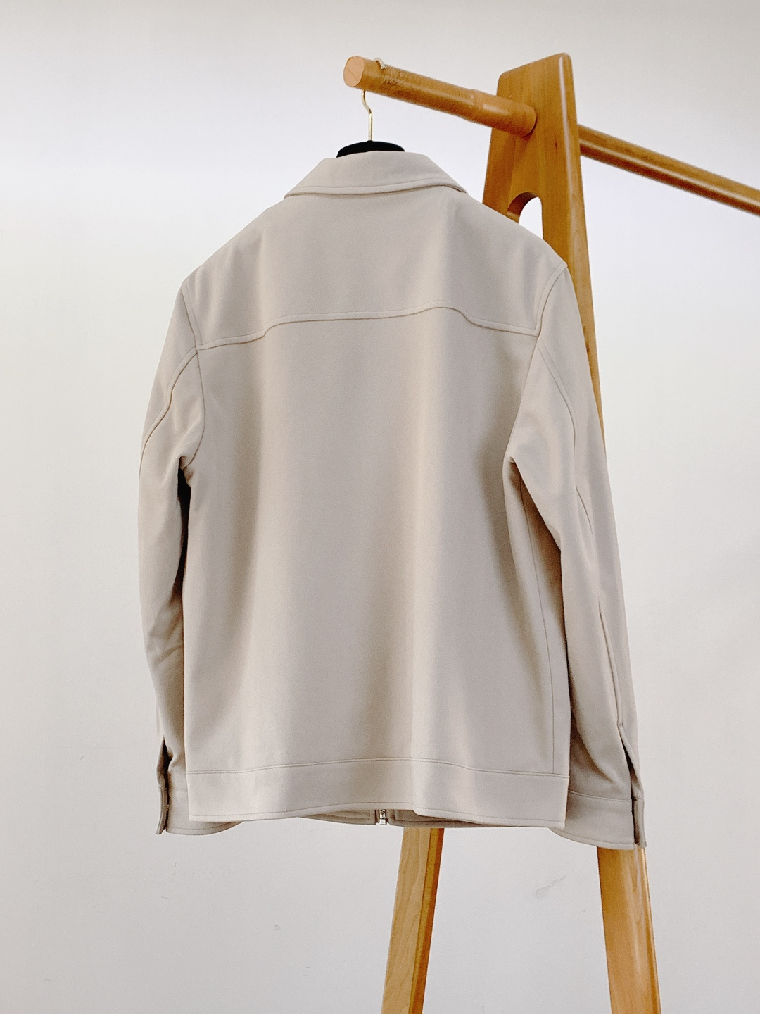 LoroPiana L.P FW秋冬新品lP🆕质感夹克，把“低调奢华”穿在身上。• 面料触感：82%棉+