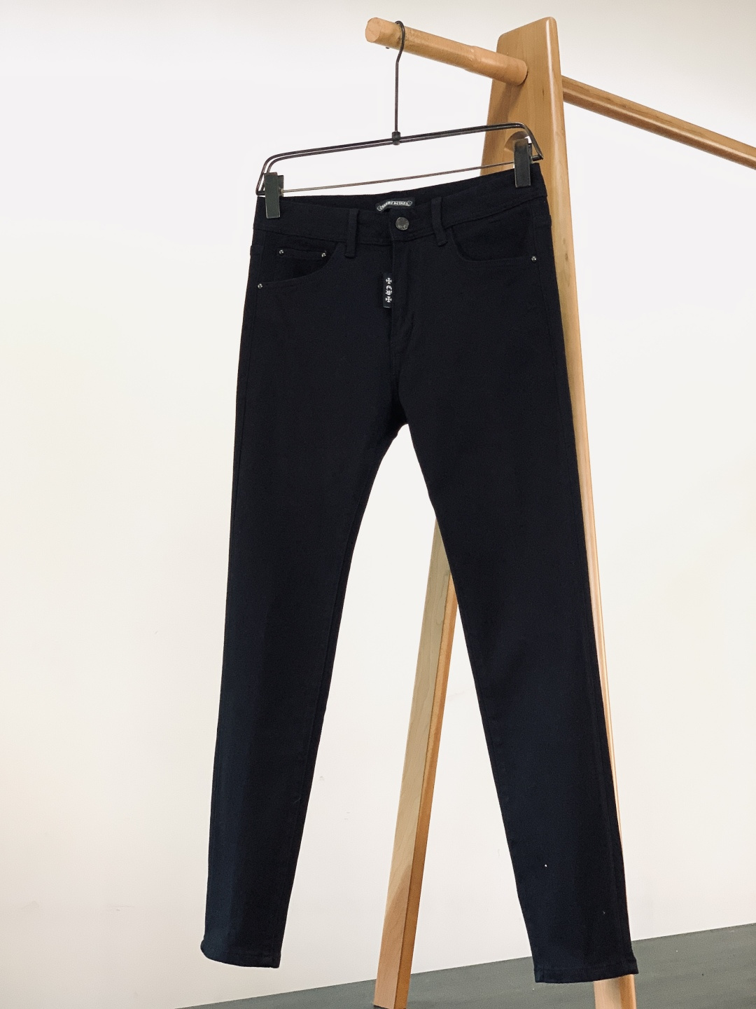 Chrome Hearts 克罗心 2025FW早秋新品 纯黑牛仔面料，软而有型，不是硬邦邦的束缚感，贴