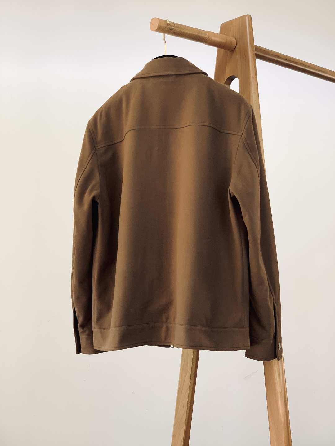 LoroPiana L.P FW秋冬新品lP🆕质感夹克，把“低调奢华”穿在身上。• 面料触感：82%棉+