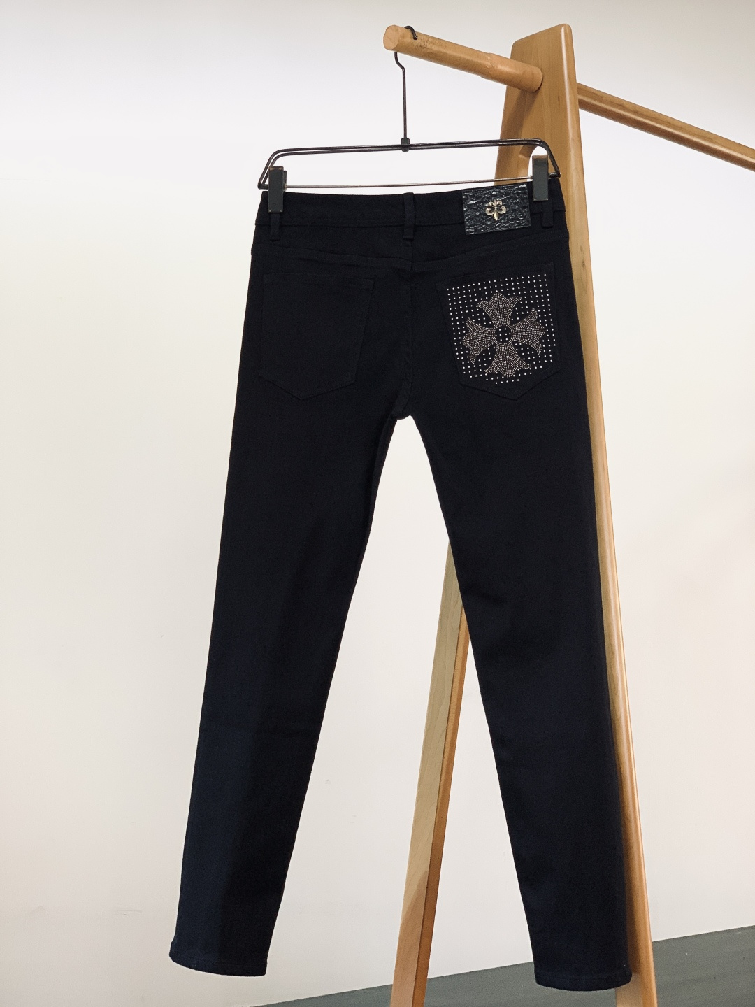 Chrome Hearts 克罗心 2025FW早秋新品 纯黑牛仔面料，软而有型，不是硬邦邦的束缚感，贴