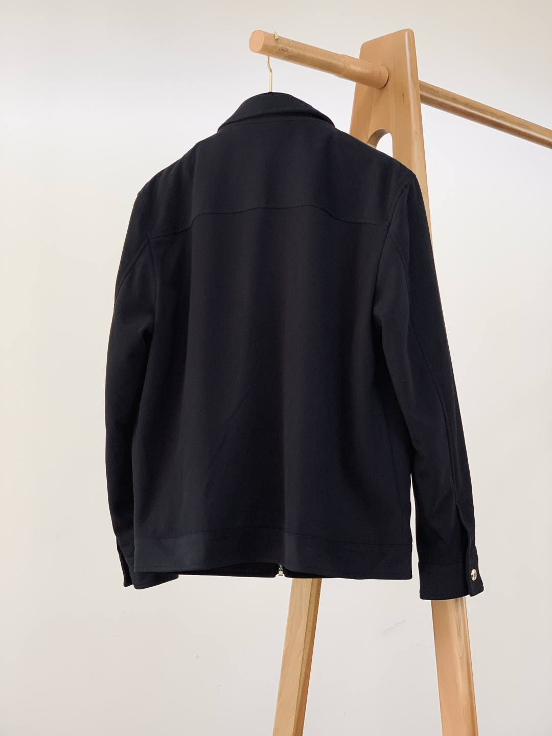 LoroPiana L.P FW秋冬新品lP🆕质感夹克，把“低调奢华”穿在身上。• 面料触感：82%棉+