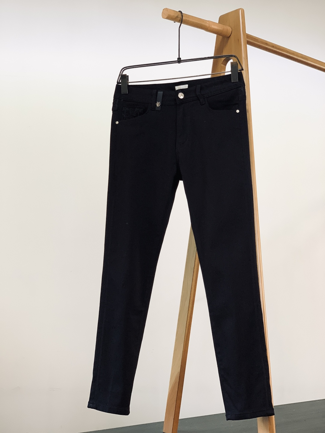 Dior Homme 迪奥·桀傲 2025FW秋冬新品 高级时装感 进口牛仔面料 , 洗水牛仔裤。面料很