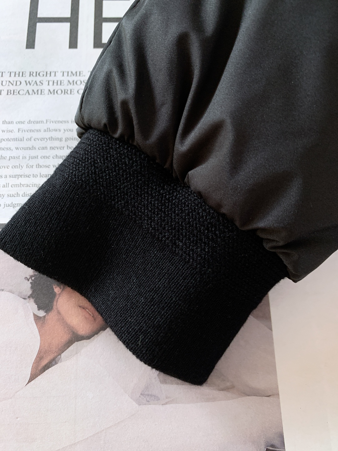 Ermenegildo Zegna 杰尼亚 2025FW秋冬新品 立领羽绒服夹克。利落挺括的立领+隐藏式