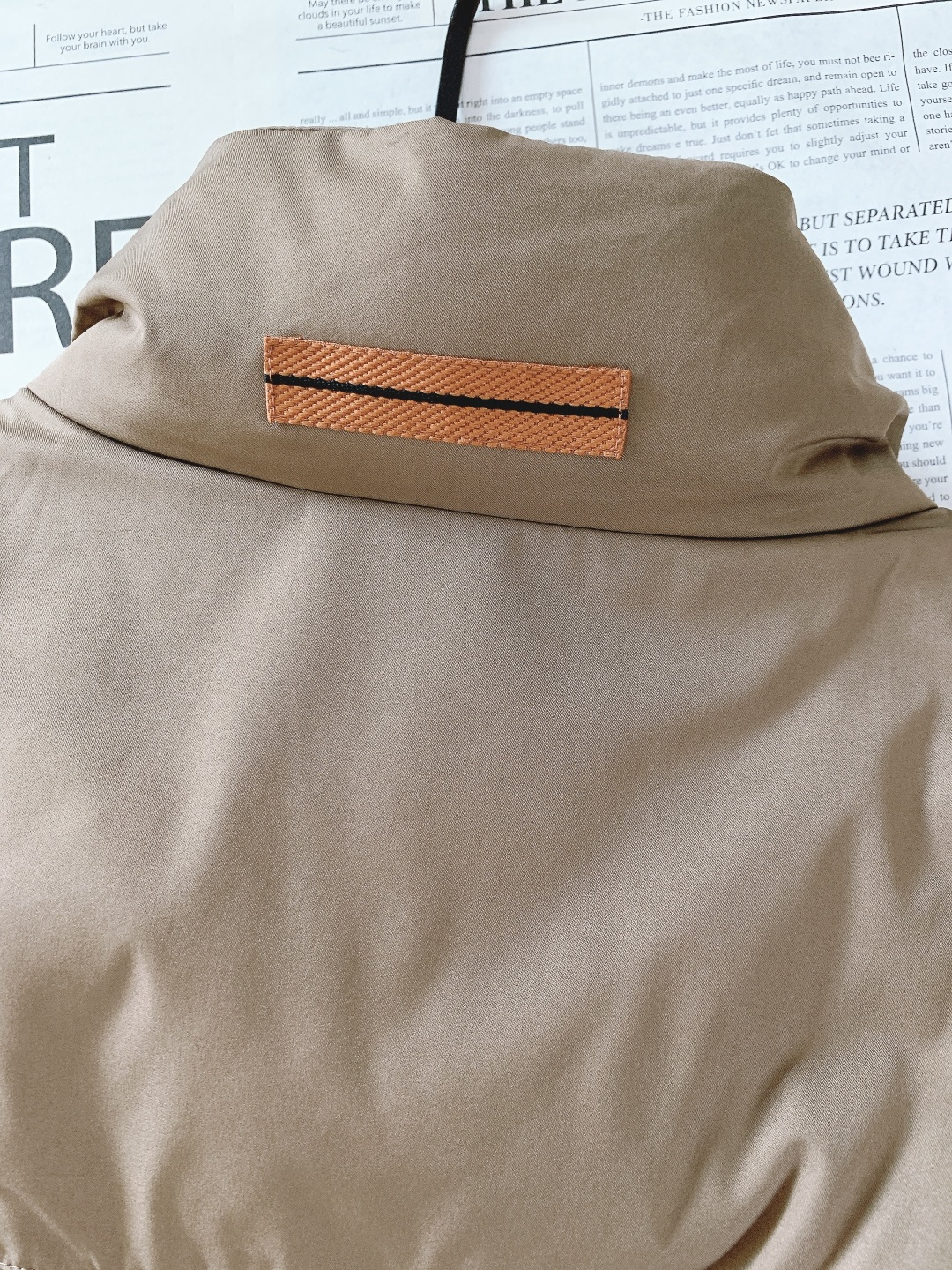 Ermenegildo Zegna 杰尼亚 2025FW秋冬新品 立领羽绒服夹克。利落挺括的立领+隐藏式