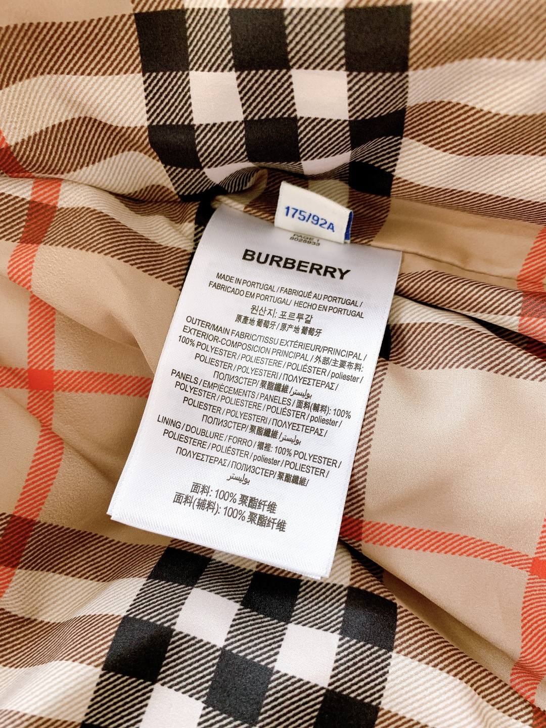 Burberry 巴宝莉 2025FW秋冬新品 连帽夹克羽绒服一、核心设计：经典与实用的平衡• 双色调选