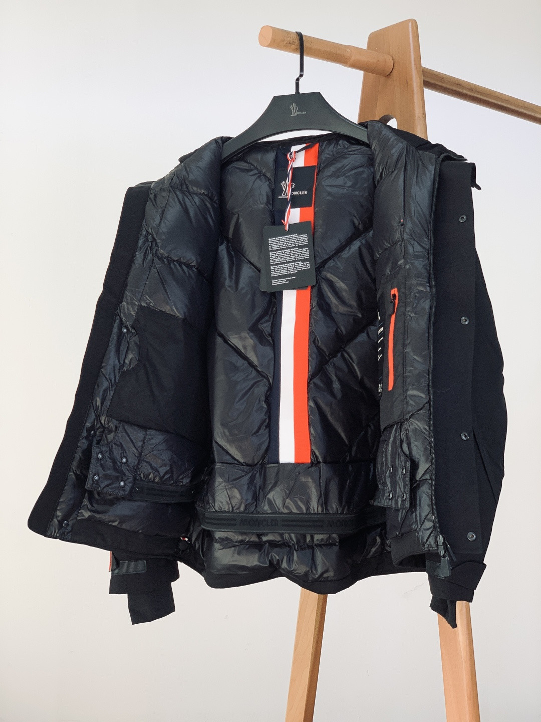 Moncler 蒙口 recco防雪崩搜救系列户外功能性羽绒服，贸易公司渠道货，殿堂级真品，业界罕见神品