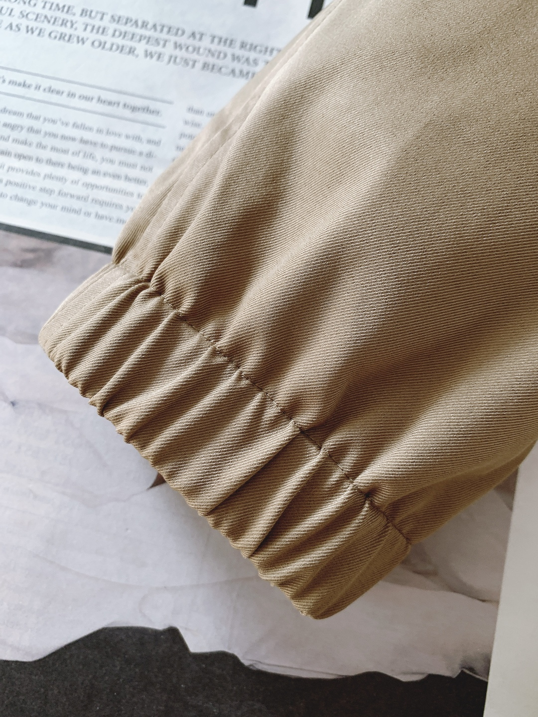 Burberry 巴宝莉 2025FW秋冬新品 连帽夹克羽绒服一、核心设计：经典与实用的平衡• 双色调选