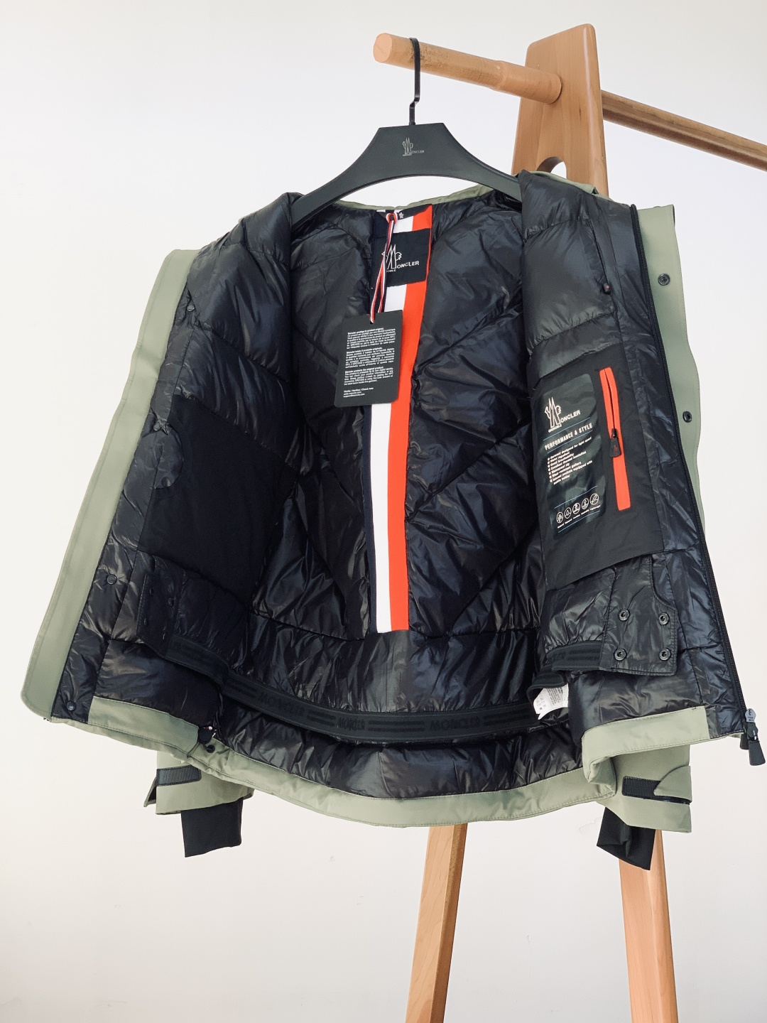 Moncler 蒙口 recco防雪崩搜救系列户外功能性羽绒服，贸易公司渠道货，殿堂级真品，业界罕见神品