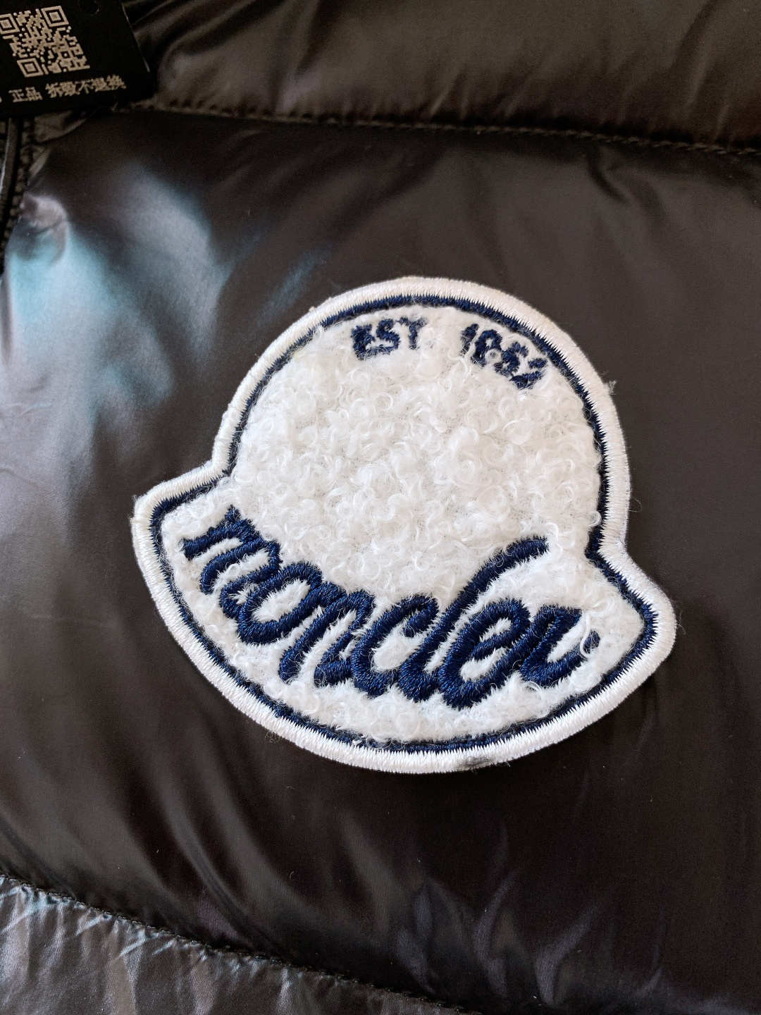 Moncler 蒙口 2025FW秋冬新品LiPsi羽绒马甲。采用轻盈防风尼龙面料，质感顺滑且抗皱易打理