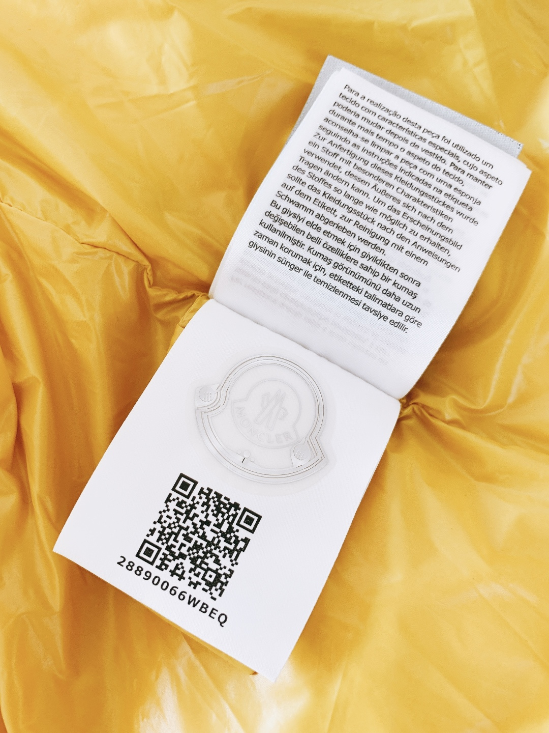 Moncler 蒙口 2025FW秋冬新品LiPsi羽绒马甲。采用轻盈防风尼龙面料，质感顺滑且抗皱易打理