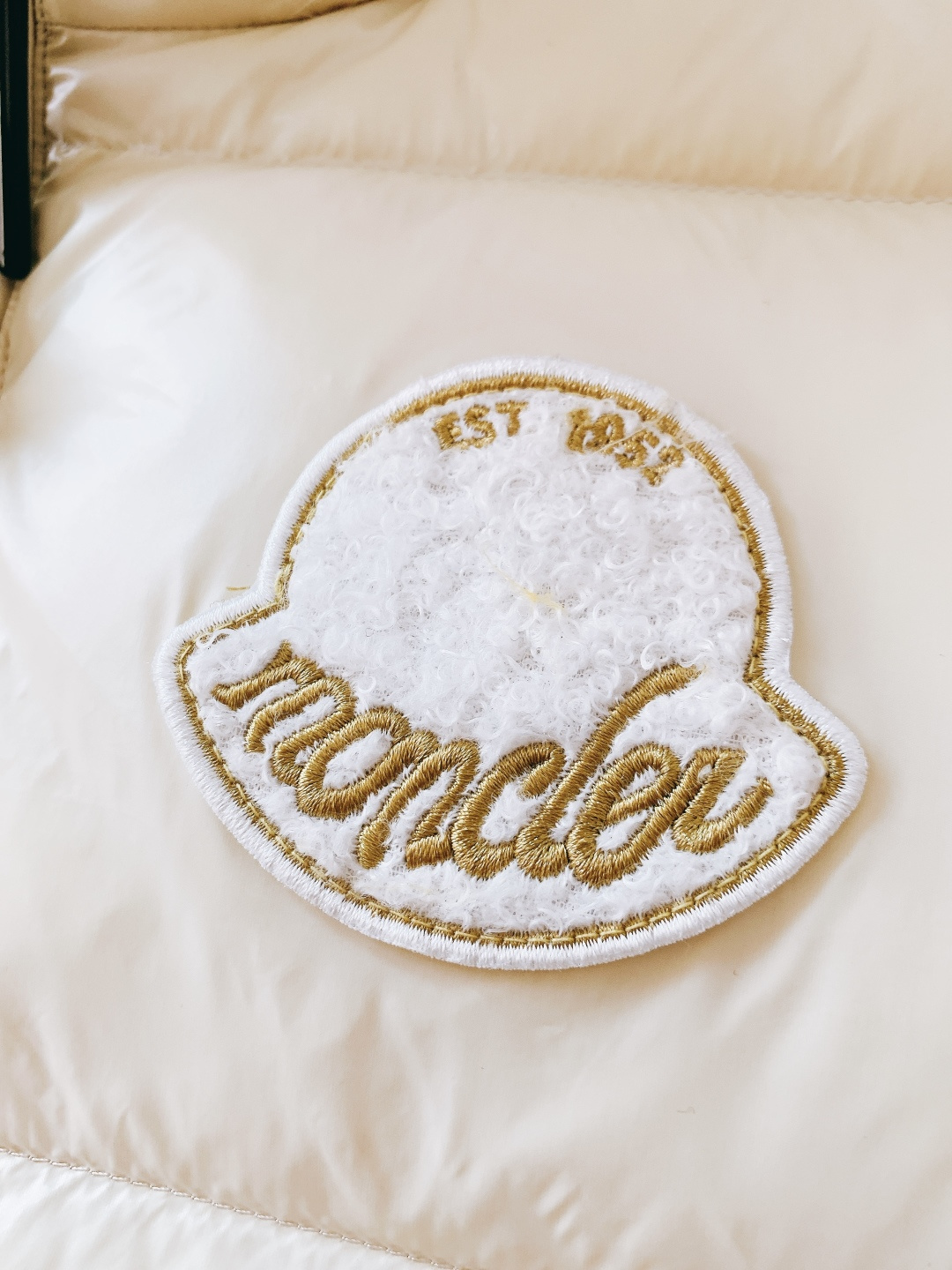 Moncler 蒙口 2025FW秋冬新品LiPsi羽绒马甲。采用轻盈防风尼龙面料，质感顺滑且抗皱易打理