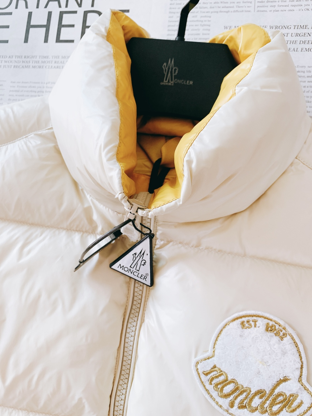 Moncler 蒙口 2025FW秋冬新品LiPsi羽绒马甲。采用轻盈防风尼龙面料，质感顺滑且抗皱易打理