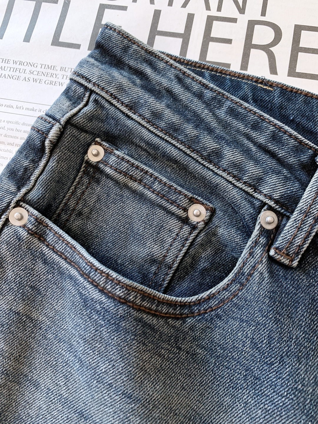 Dior Homme 迪奥·桀傲 2025FW秋冬新品 高级时装感 进口牛仔面料 , 洗水牛仔裤。面料很