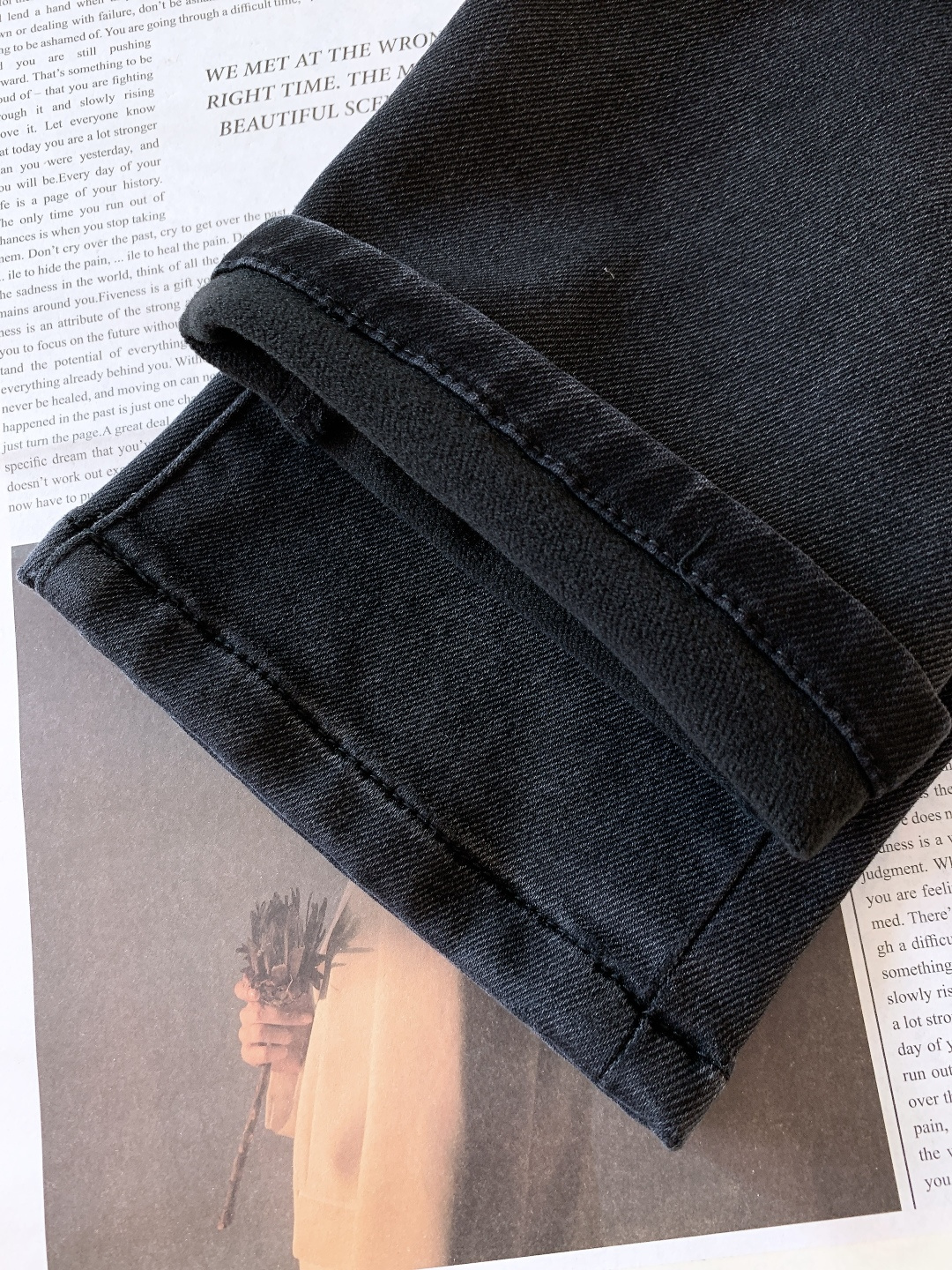 Armani 阿玛尼 2025FW秋冬新品 高级时装感 进口牛仔面料 , 洗水牛仔裤。面料很特殊，超细精