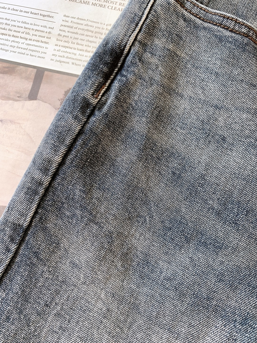 Dior Homme 迪奥·桀傲 2025FW秋冬新品 高级时装感 进口牛仔面料 , 洗水牛仔裤。面料很