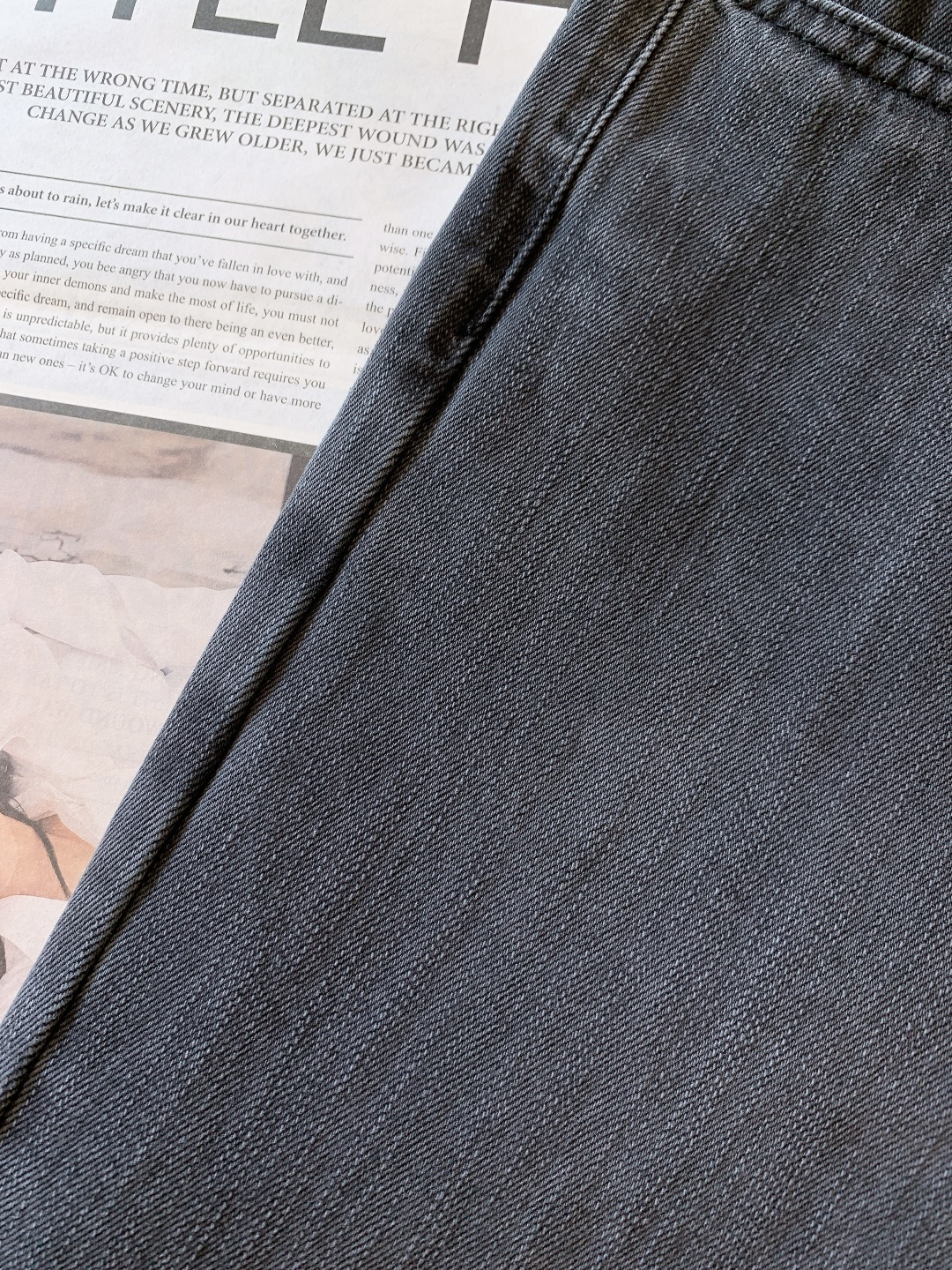 Prada 普拉达 2025FW秋冬新品灰调质感牛仔裤👖当经典丹宁撞上极简审美水洗灰调揉出恰到好处的做旧