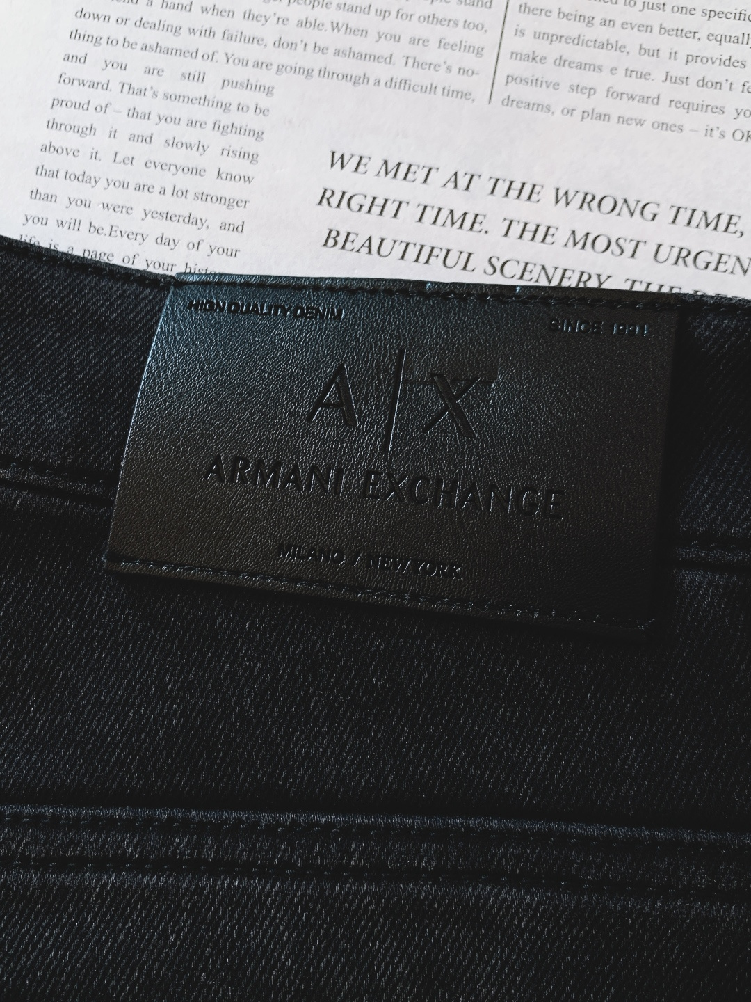Armani 阿玛尼 2025FW秋冬新品 高级时装感 进口牛仔面料 , 洗水牛仔裤。面料很特殊，超细精