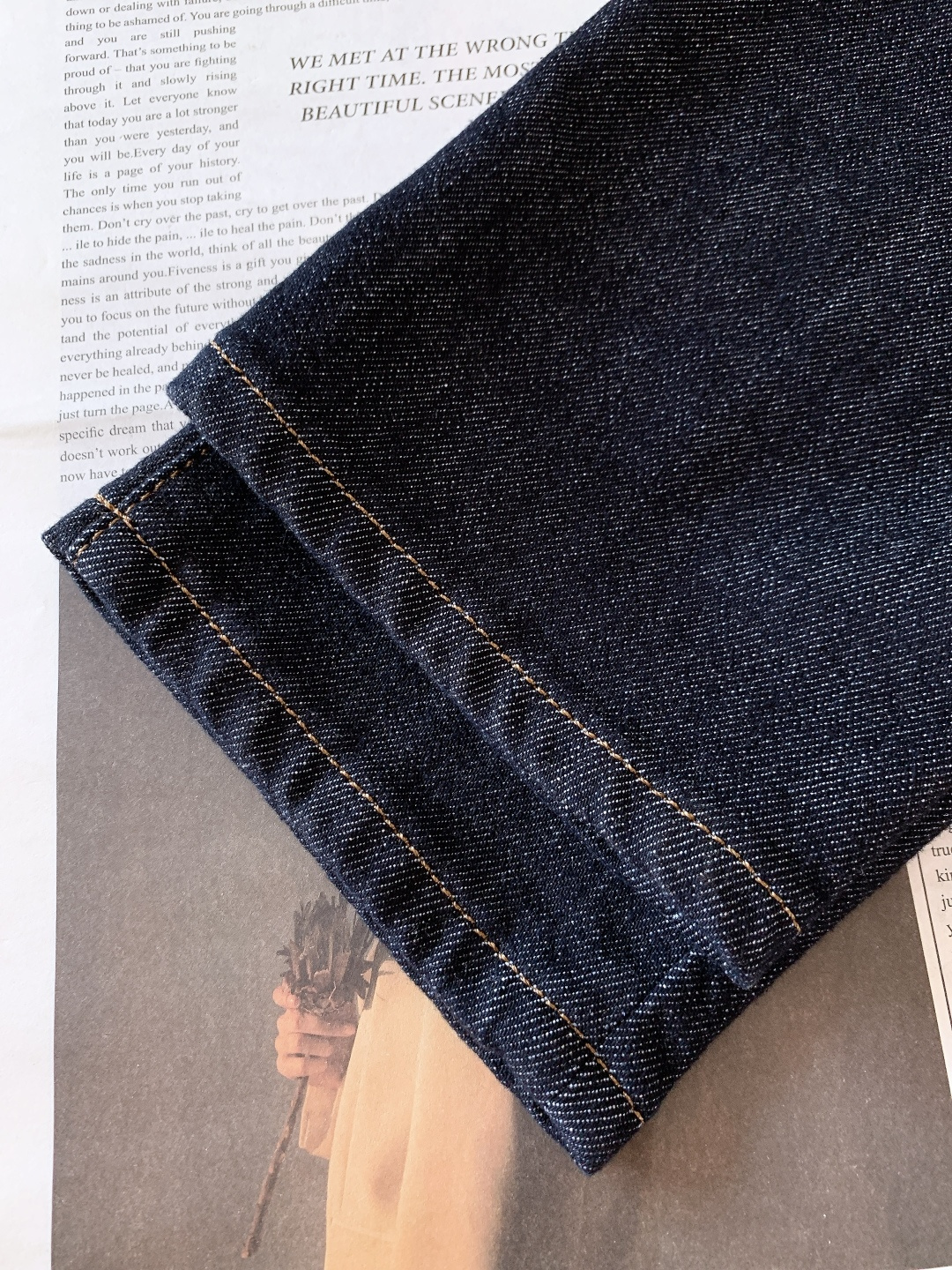 Fendi 芬迪 2025FW秋冬新品 高级时装感，小怪兽系列洗水牛仔裤。面料很特殊，超细精仿棉纱混纺，