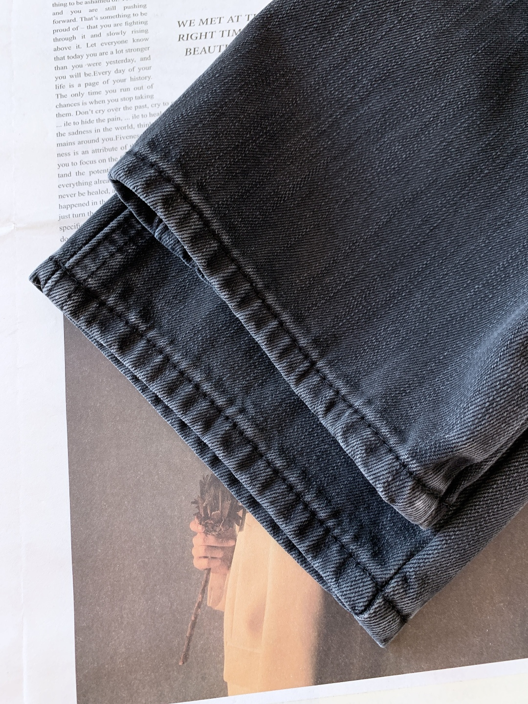 Prada 普拉达 2025FW秋冬新品灰调质感牛仔裤👖当经典丹宁撞上极简审美水洗灰调揉出恰到好处的做旧