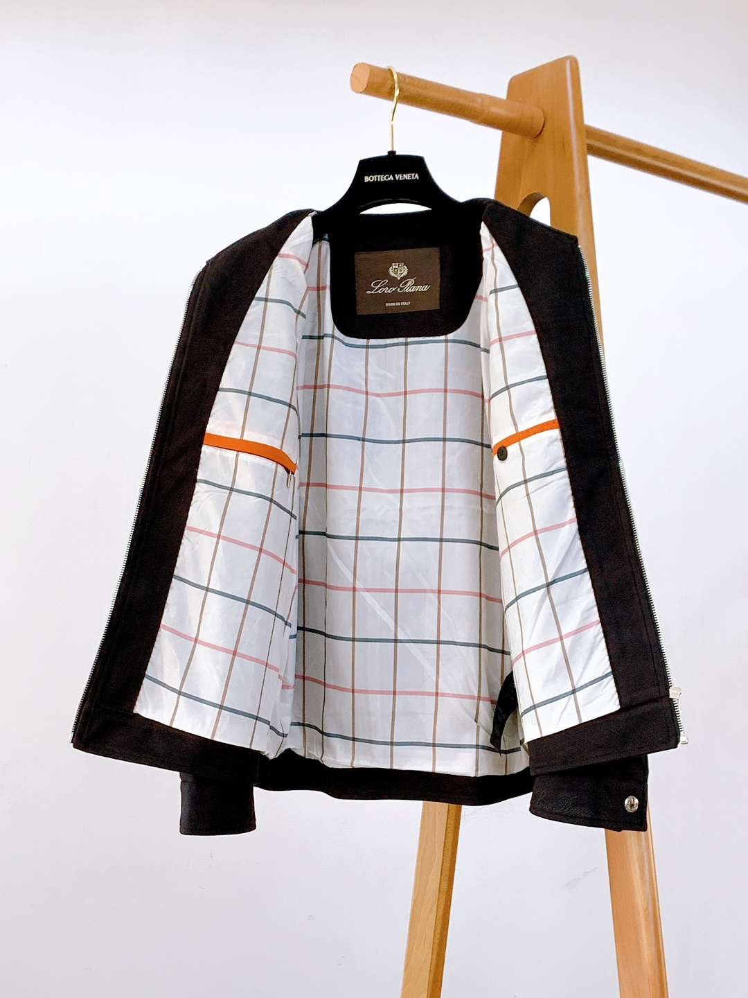 LoroPiana L.P FW秋冬新品lP🆕质感夹克，把“低调奢华”穿在身上。• 面料触感：82%棉+