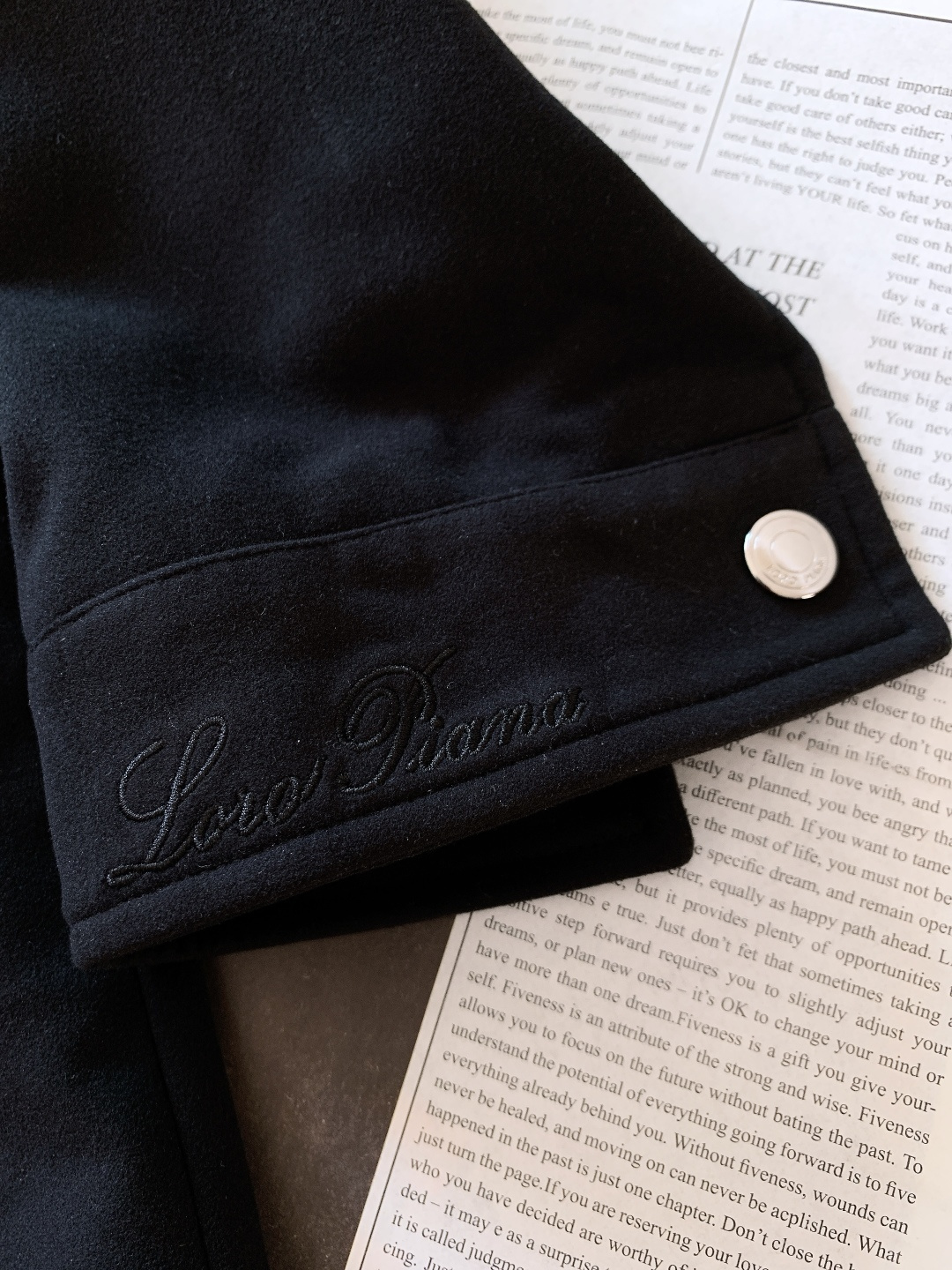 LoroPiana L.P FW秋冬新品lP🆕质感夹克，把“低调奢华”穿在身上。• 面料触感：82%棉+