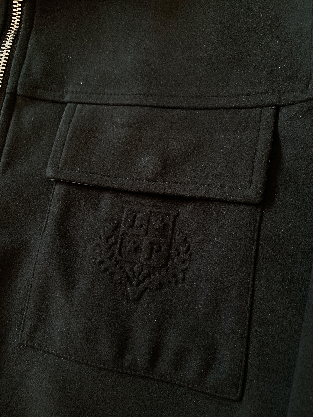 LoroPiana L.P FW秋冬新品lP🆕质感夹克，把“低调奢华”穿在身上。• 面料触感：82%棉+