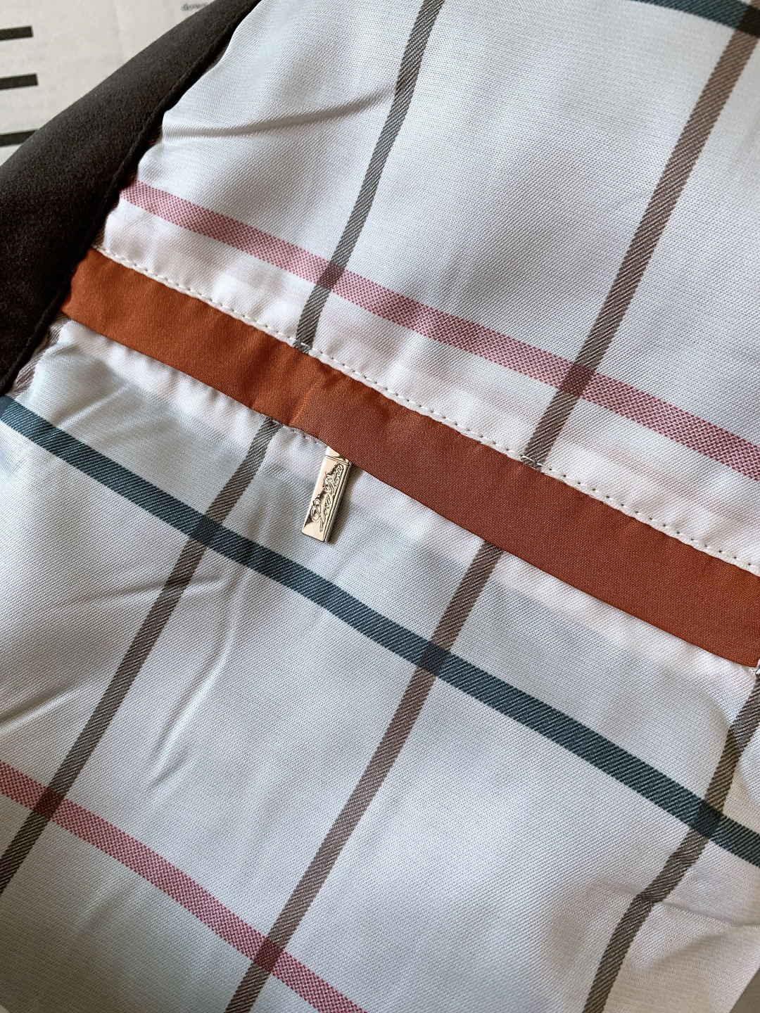 LoroPiana L.P FW秋冬新品lP🆕质感夹克，把“低调奢华”穿在身上。• 面料触感：82%棉+