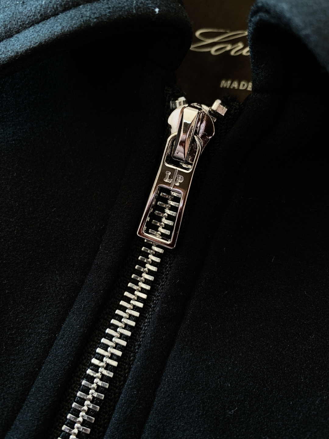 LoroPiana L.P FW秋冬新品lP🆕质感夹克，把“低调奢华”穿在身上。• 面料触感：82%棉+