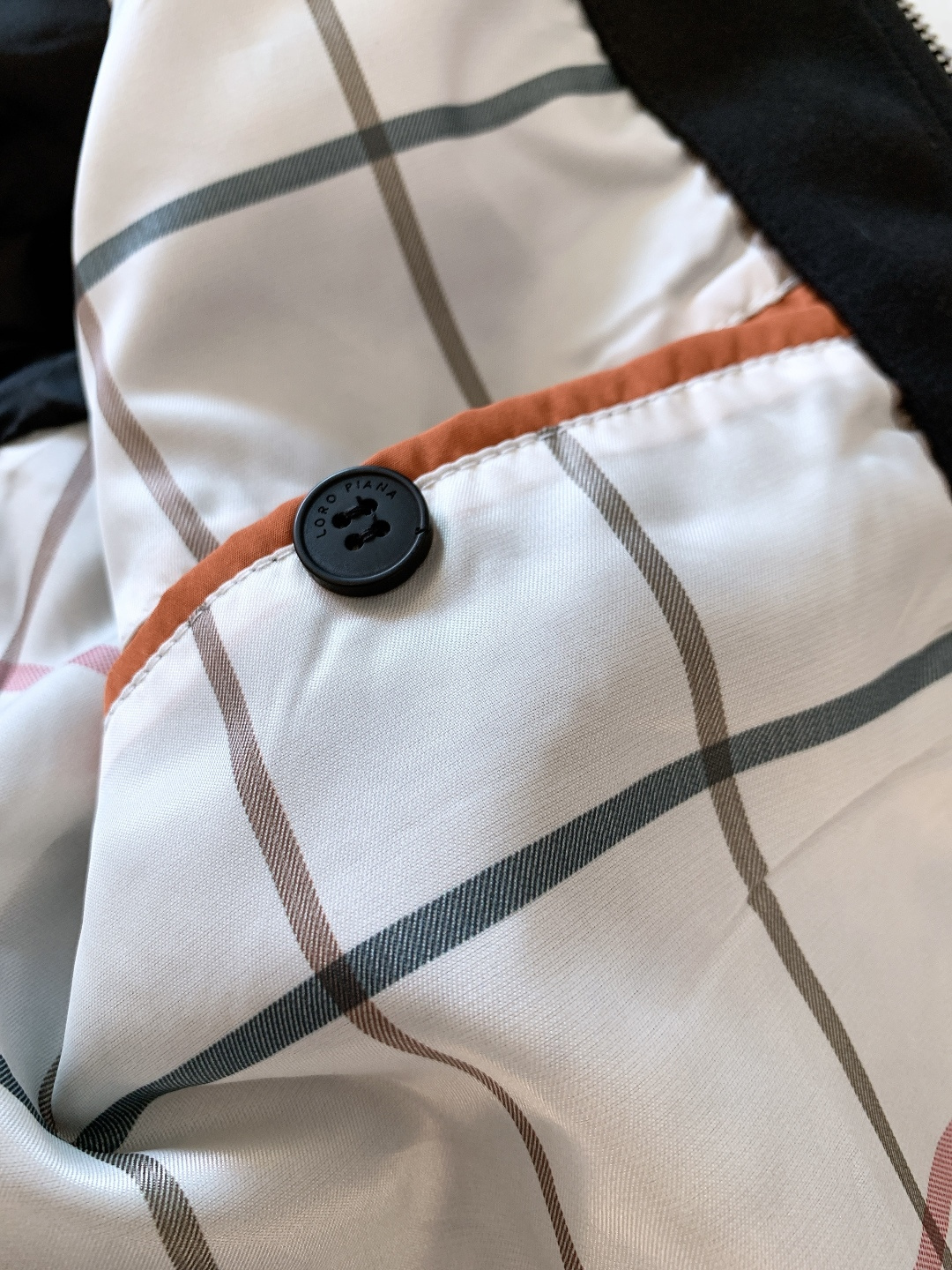 LoroPiana L.P FW秋冬新品lP🆕质感夹克，把“低调奢华”穿在身上。• 面料触感：82%棉+