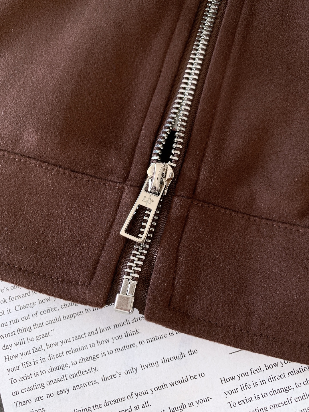 LoroPiana L.P FW秋冬新品lP🆕质感夹克，把“低调奢华”穿在身上。• 面料触感：82%棉+