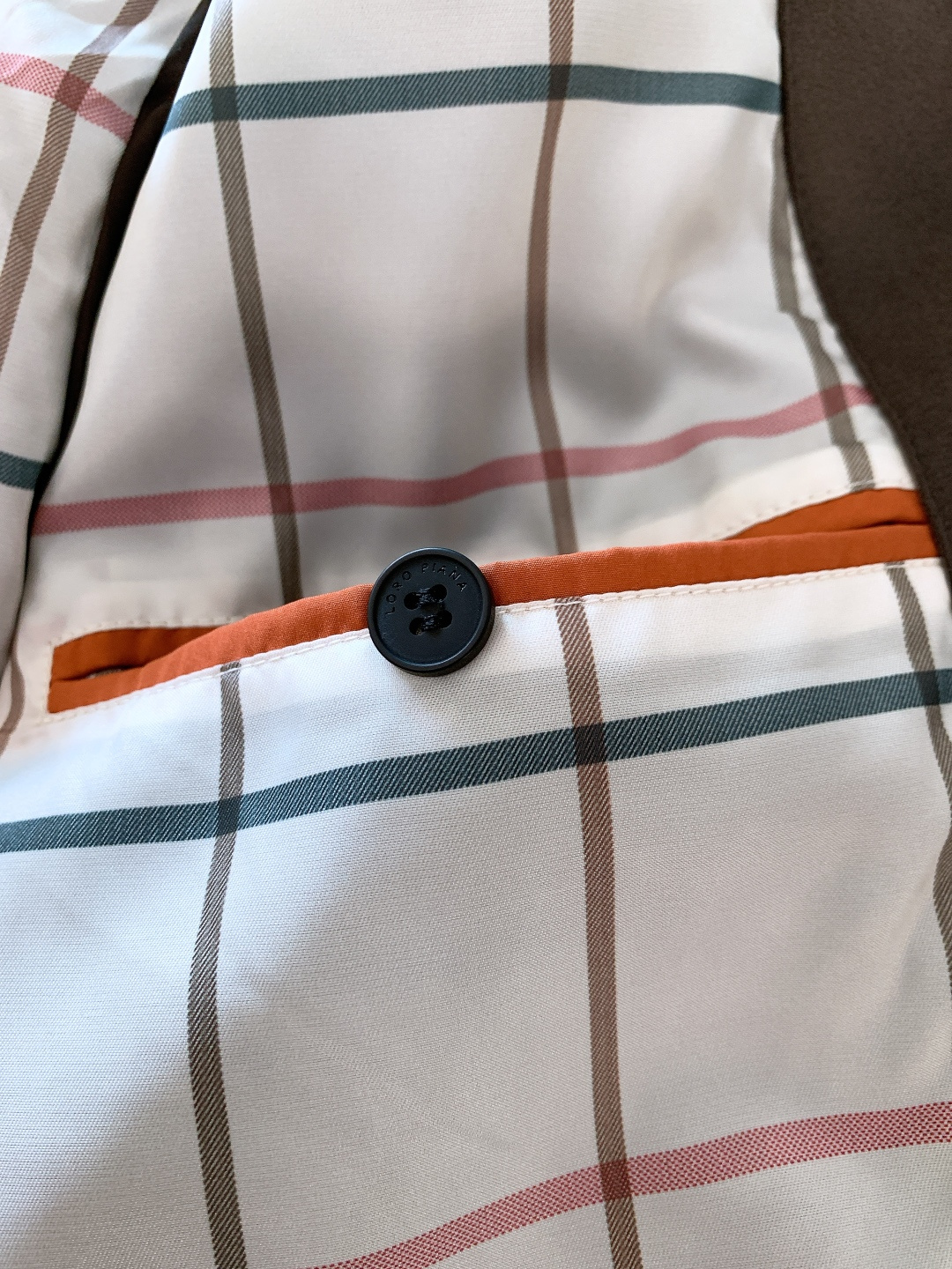 LoroPiana L.P FW秋冬新品lP🆕质感夹克，把“低调奢华”穿在身上。• 面料触感：82%棉+