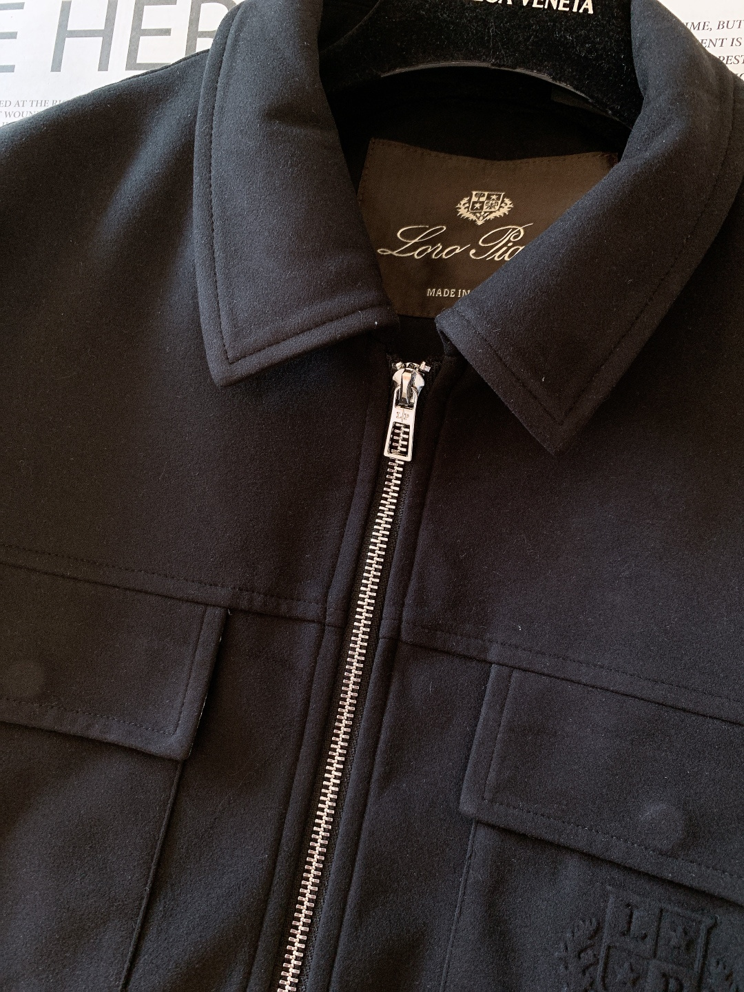 LoroPiana L.P FW秋冬新品lP🆕质感夹克，把“低调奢华”穿在身上。• 面料触感：82%棉+