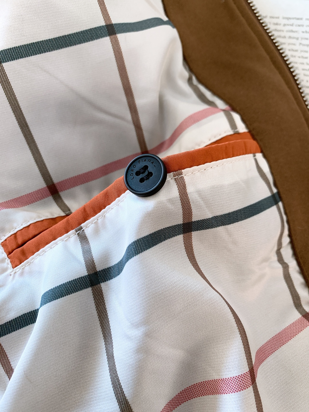 LoroPiana L.P FW秋冬新品lP🆕质感夹克，把“低调奢华”穿在身上。• 面料触感：82%棉+