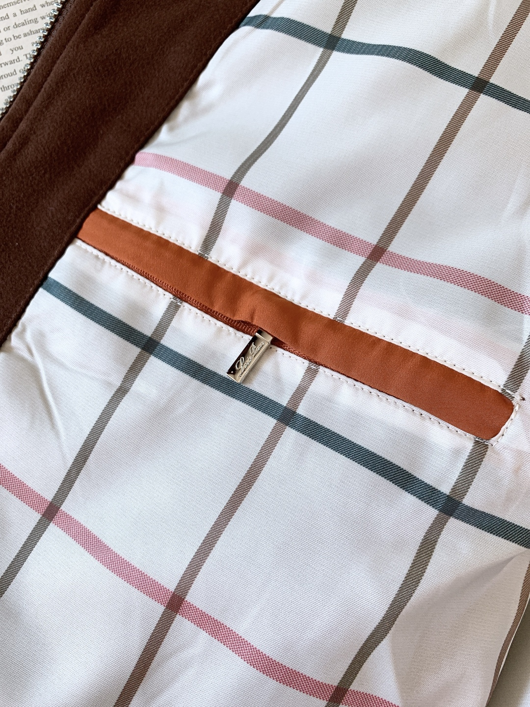 LoroPiana L.P FW秋冬新品lP🆕质感夹克，把“低调奢华”穿在身上。• 面料触感：82%棉+