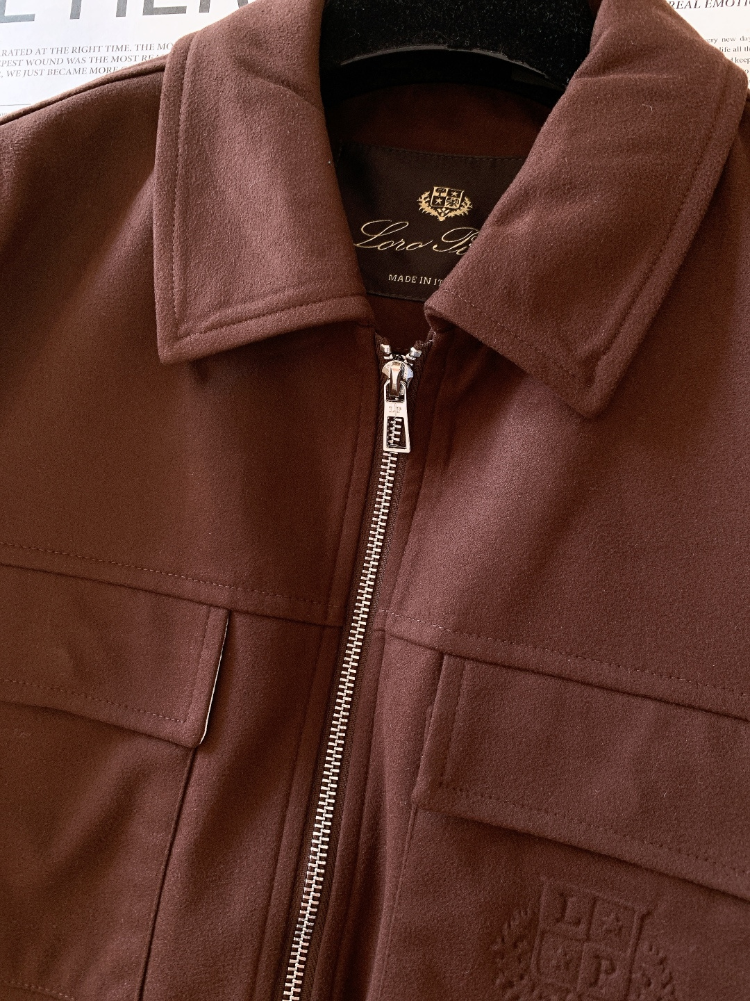 LoroPiana L.P FW秋冬新品lP🆕质感夹克，把“低调奢华”穿在身上。• 面料触感：82%棉+