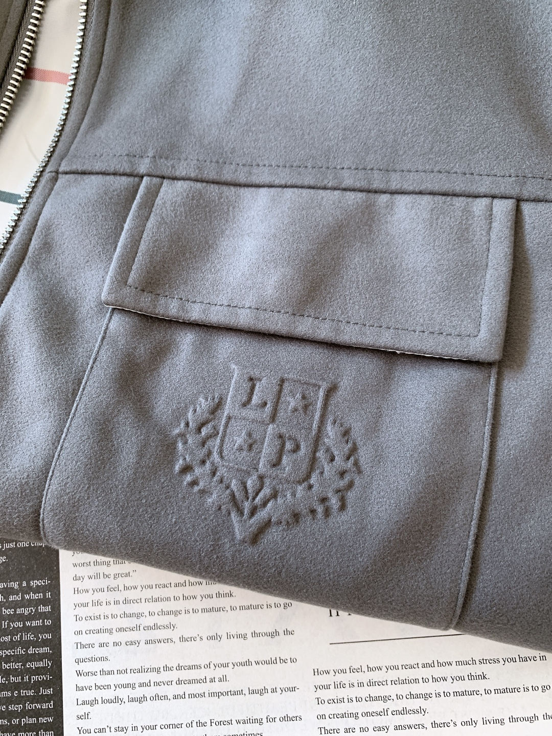 LoroPiana L.P FW秋冬新品lP🆕质感夹克，把“低调奢华”穿在身上。• 面料触感：82%棉+