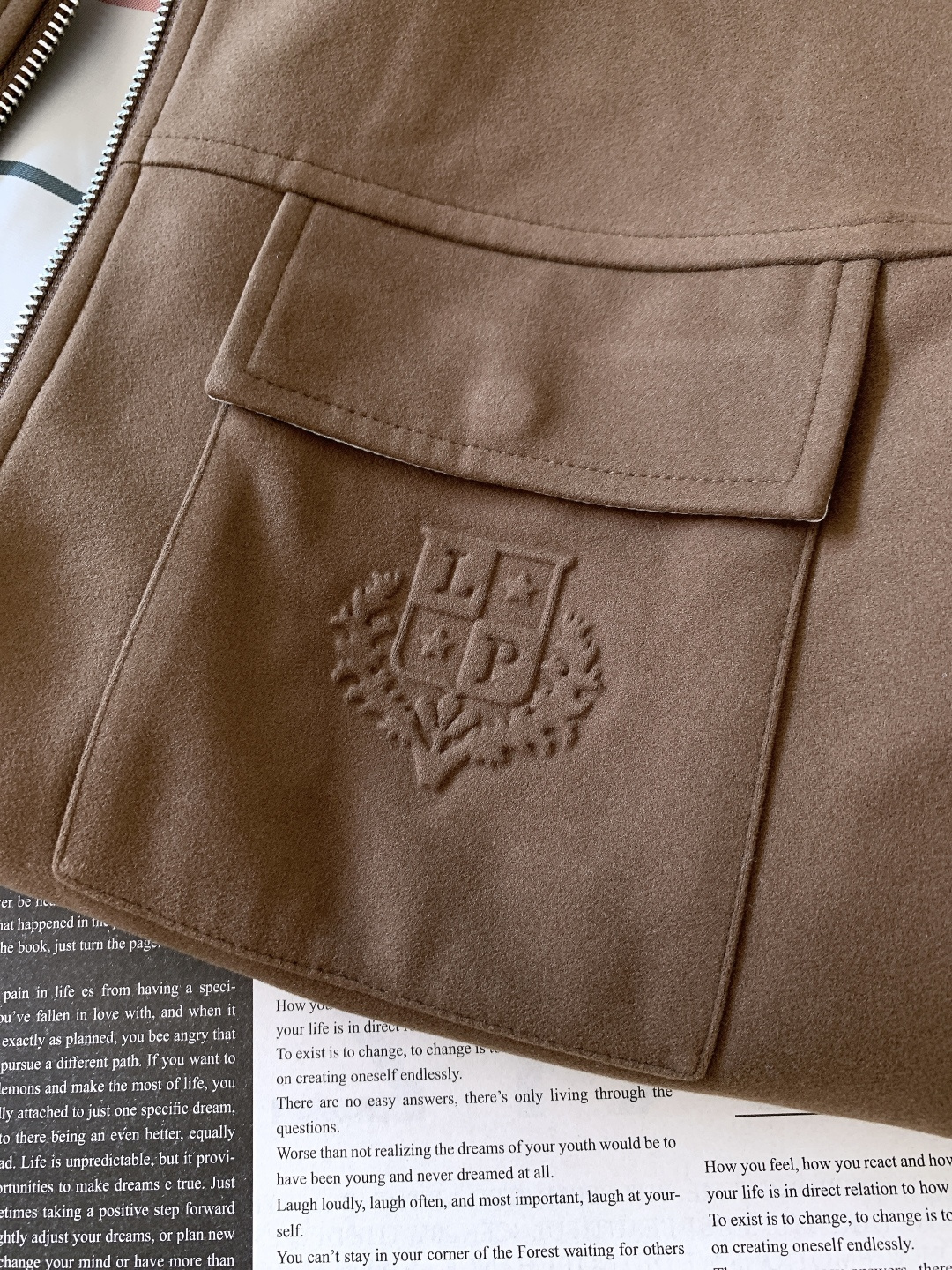 LoroPiana L.P FW秋冬新品lP🆕质感夹克，把“低调奢华”穿在身上。• 面料触感：82%棉+