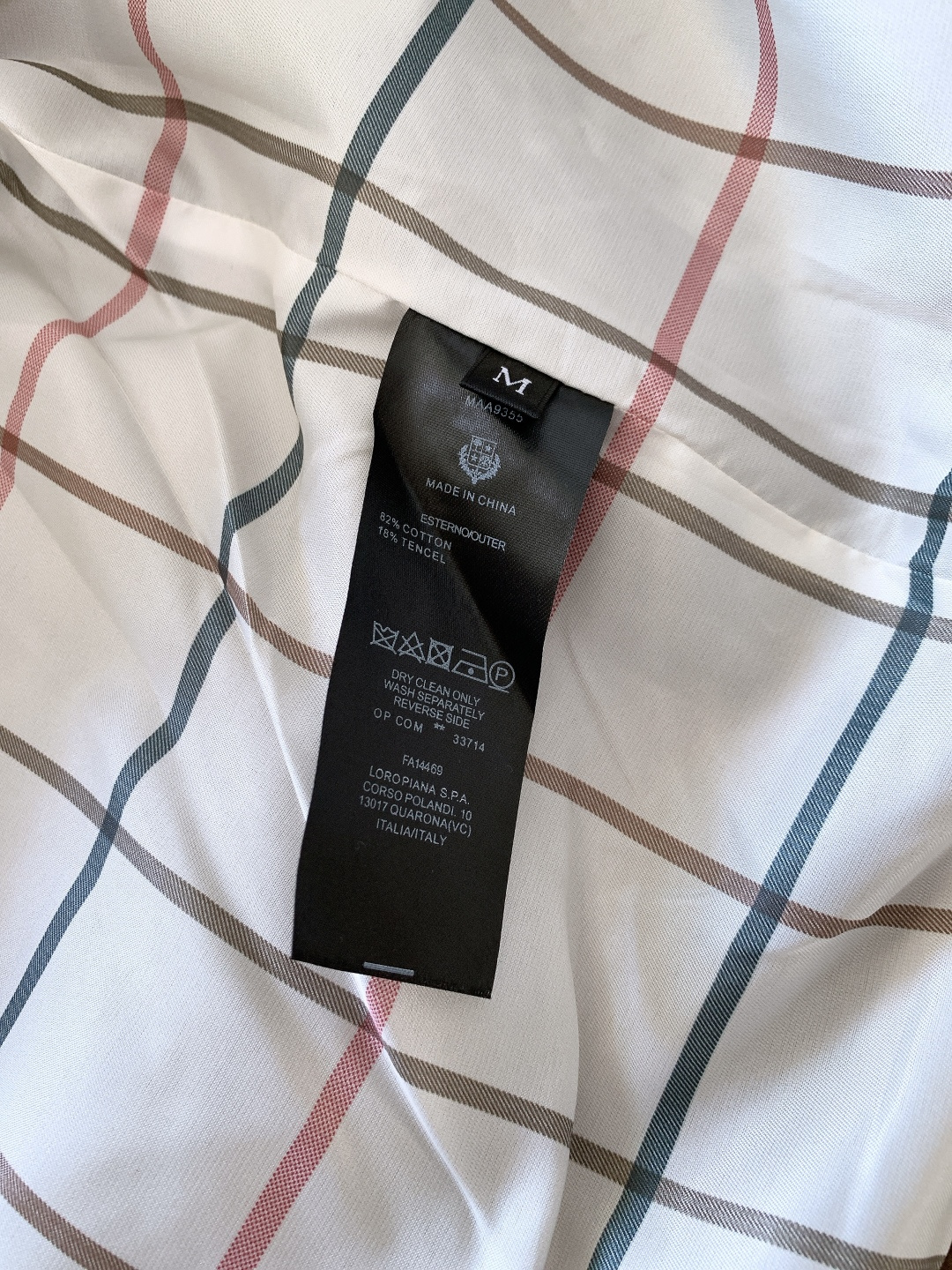 LoroPiana L.P FW秋冬新品lP🆕质感夹克，把“低调奢华”穿在身上。• 面料触感：82%棉+