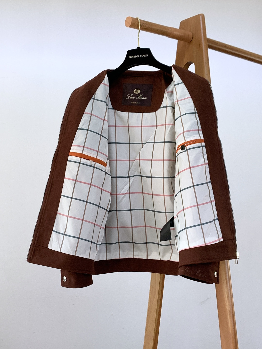 LoroPiana L.P FW秋冬新品lP🆕质感夹克，把“低调奢华”穿在身上。• 面料触感：82%棉+