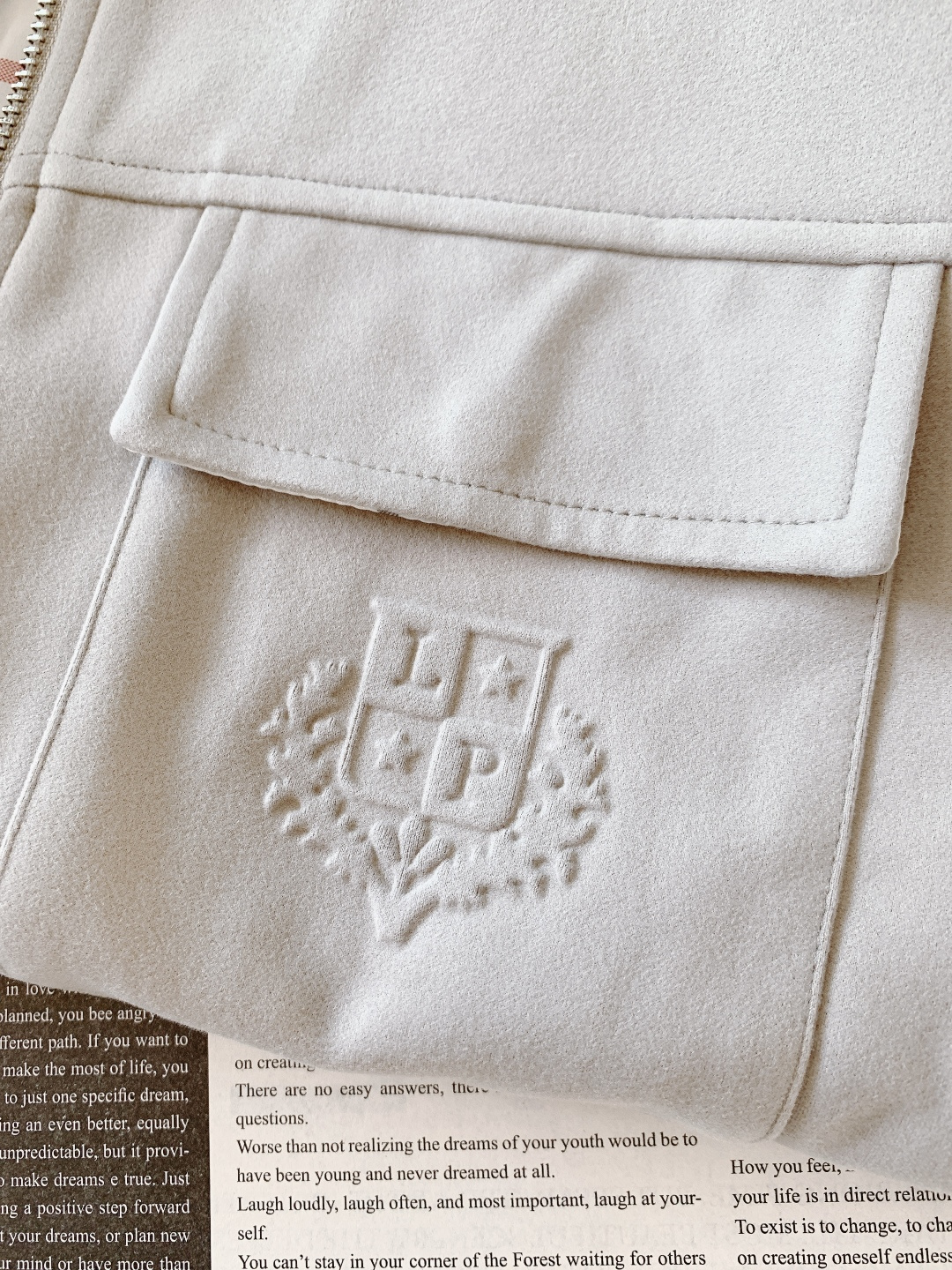 LoroPiana L.P FW秋冬新品lP🆕质感夹克，把“低调奢华”穿在身上。• 面料触感：82%棉+