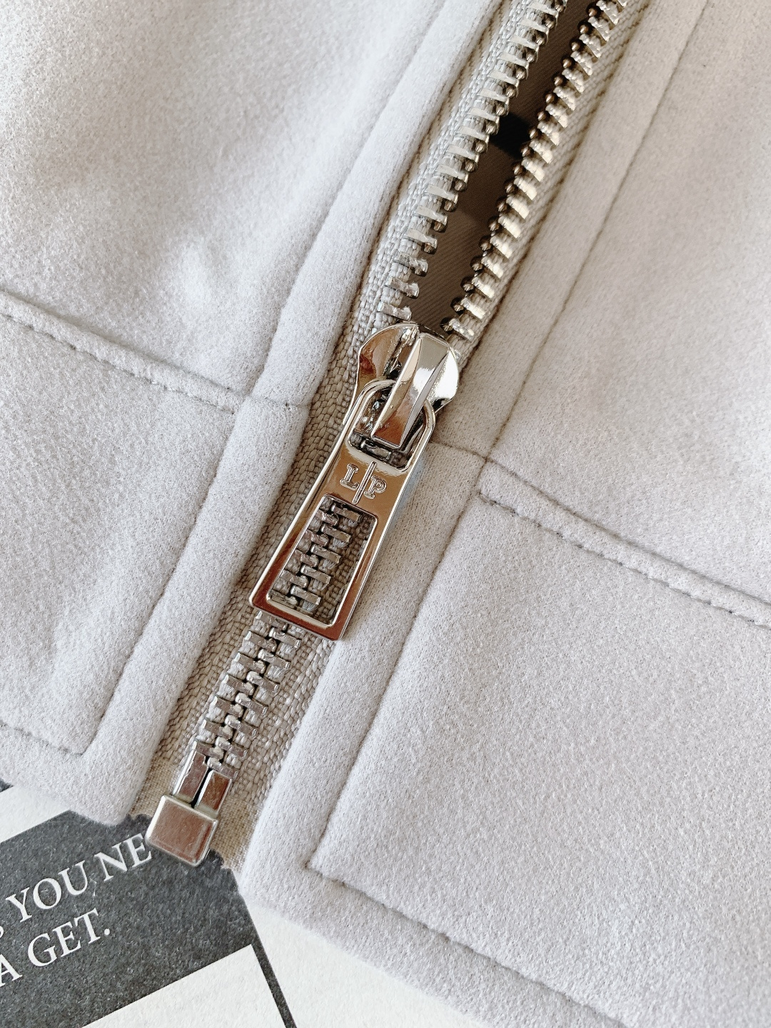 LoroPiana L.P FW秋冬新品lP🆕质感夹克，把“低调奢华”穿在身上。• 面料触感：82%棉+