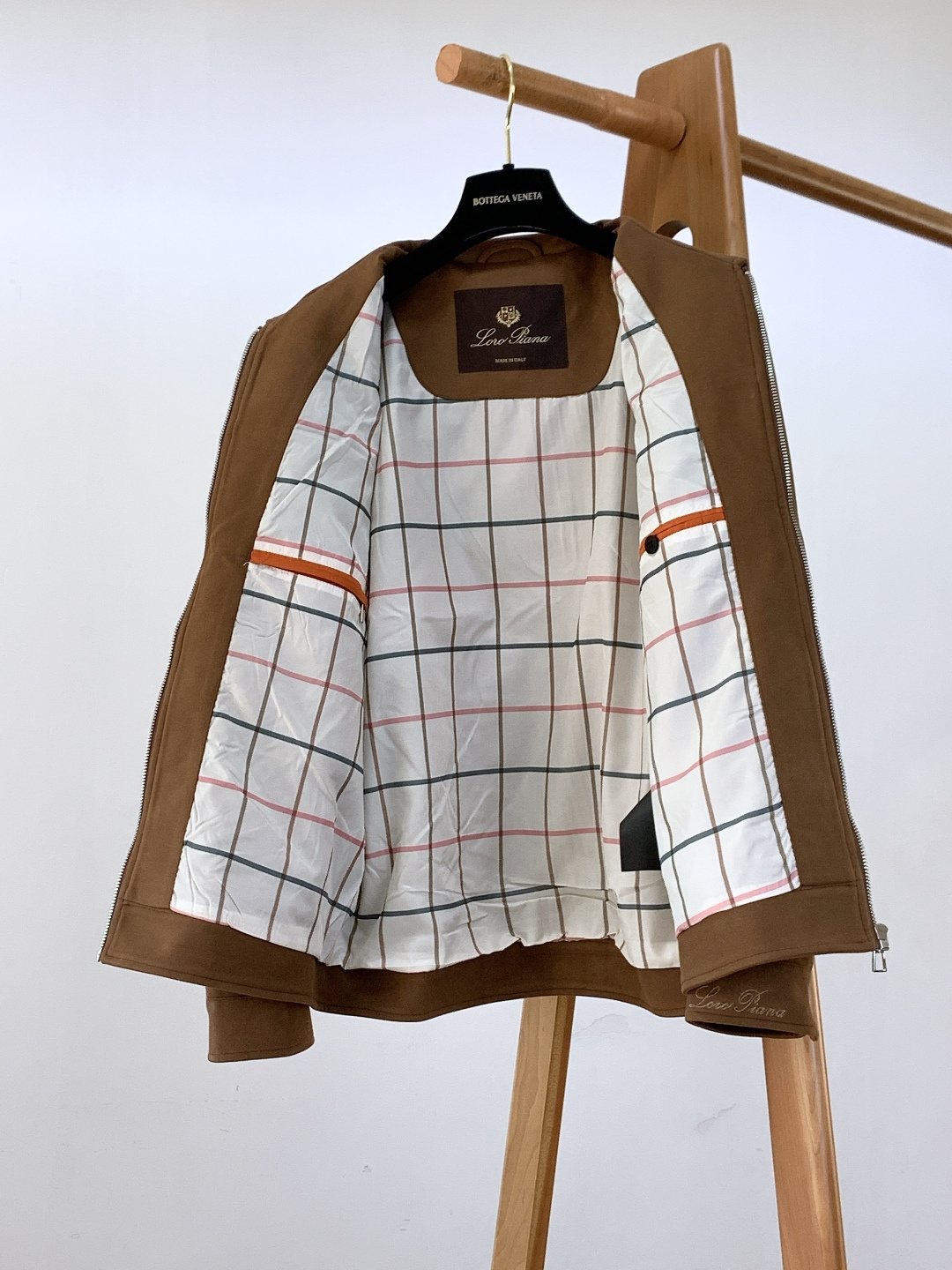 LoroPiana L.P FW秋冬新品lP🆕质感夹克，把“低调奢华”穿在身上。• 面料触感：82%棉+