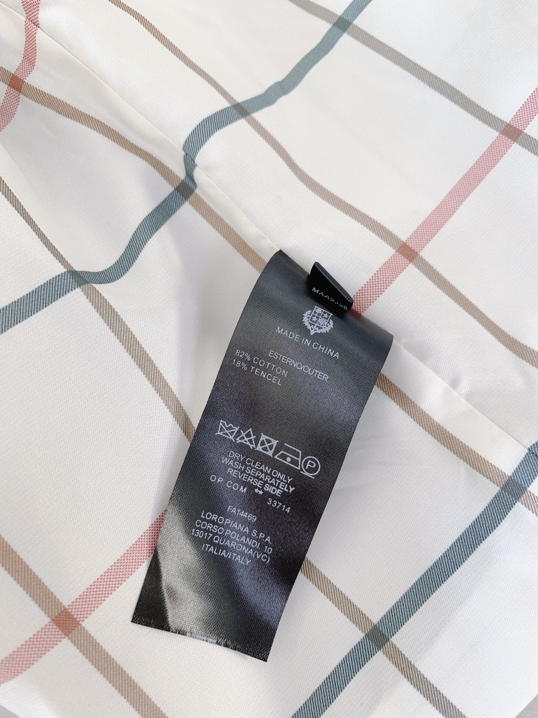 LoroPiana L.P FW秋冬新品lP🆕质感夹克，把“低调奢华”穿在身上。• 面料触感：82%棉+